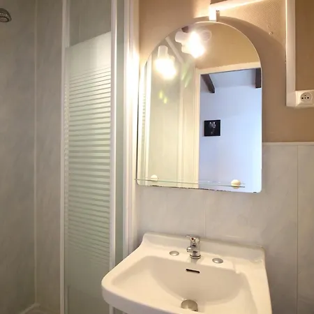 Apartman F3 De 50m² Au Coeur De Mont-dore Avec 2 Chambres, Cuisine Equipee Et 2 Salles D'eau - Fr-1-415-145