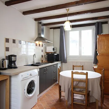 Apartment F3 De 50m² Au Coeur De Mont-dore Avec 2 Chambres, Cuisine Equipee Et 2 Salles D'eau - Fr-1-415-145