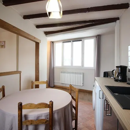 Apartment F3 De 50m² Au Coeur De Mont-dore Avec 2 Chambres, Cuisine Equipee Et 2 Salles D'eau - Fr-1-415-145